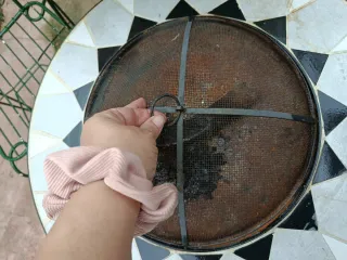 Mesa brasero jardín cerámica y metal