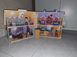 Casa Playmobil con muñecos y accesorios
