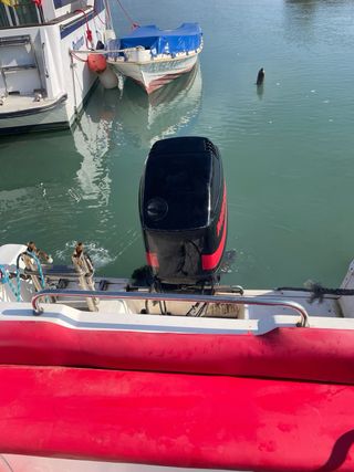 Embarcación 505 con motor 75 CV
