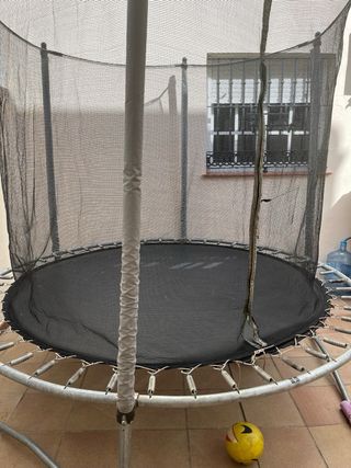 Cama elástica con red de seguridad