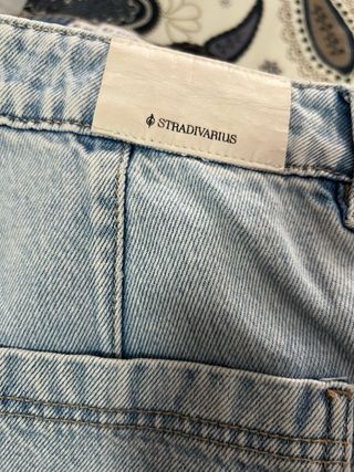 Pantalón vaquero campana Stradivarius Talla S
