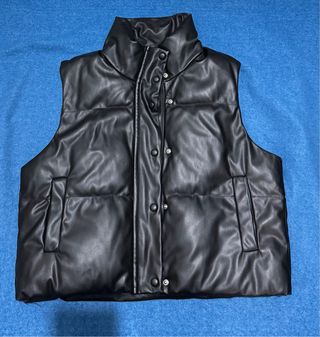 Chaleco efecto piel Zara negro