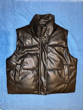 Chaleco efecto piel Zara negro