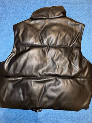 Chaleco efecto piel Zara negro