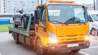 Grua porta coches por catalunya