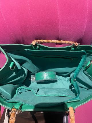 Borsa verde con manico in bambù