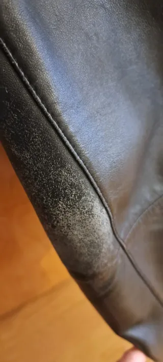 Chaqueta de piel negra