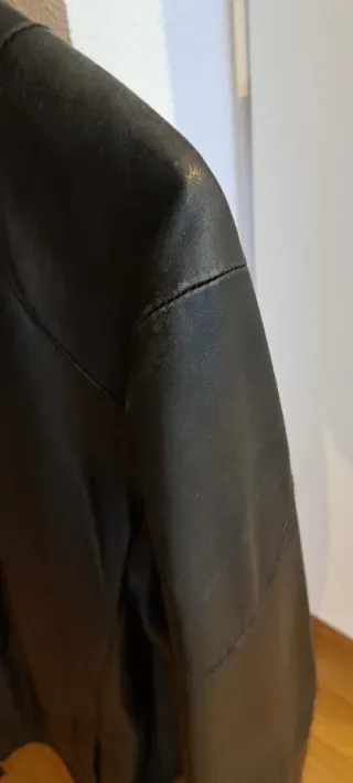 Chaqueta de piel negra