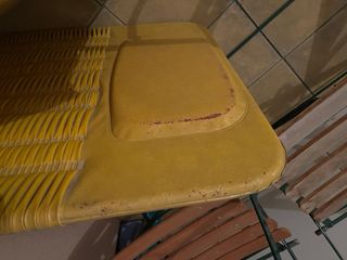 Dos tumbonas plegables amarillas