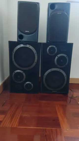Altavoces Aiwa Estéreo Negros y Grises