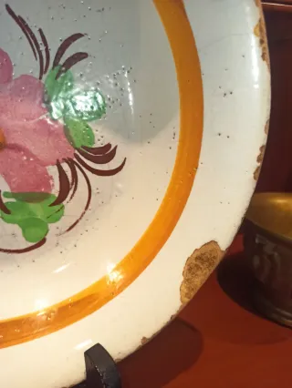 Antiguo plato cerámica esmaltada floral