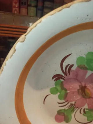 Antiguo plato cerámica esmaltada floral
