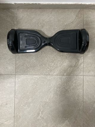 Hoverboard negro con marcas de uso