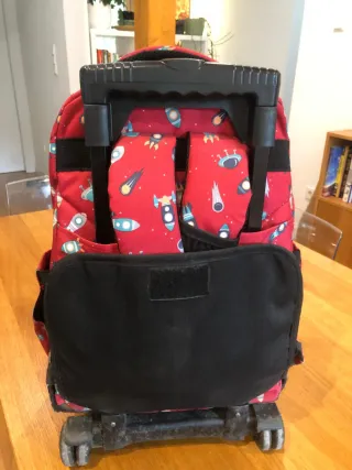 Mochila Totto con ruedas y estampado espacial