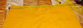 Pantalón vaquero mostaza