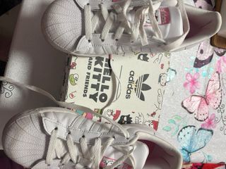 Tenis Adidas Hello Kitty Blanco y Rosa