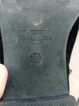 Stivali alti neri con dettagli