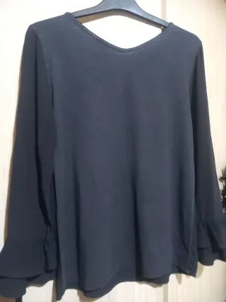 Camiseta/blusa negra manga larga volantes