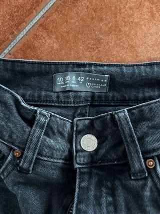 Pantalón vaquero negro tiro alto T.38