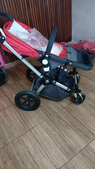 Carro de bebé Bugaboo rojo y gris