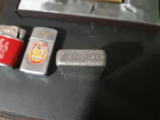 Lote 4 accendini e rasoio