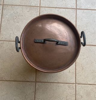 Pentola in rame con coperchio