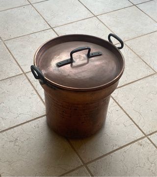 Pentola in rame con coperchio