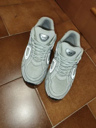 Dior B30 Sneakers Grises y Blancas