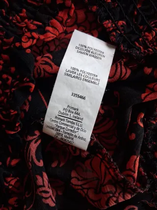 Blusa estampada flores roja y negra