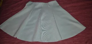 Mini Falda Verde con Vuelo