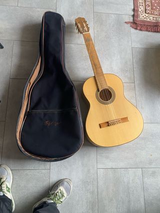 Chitarra Classica Hora GS100 con custodia