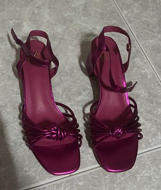 Sandalias rosas tacón tiras nudo