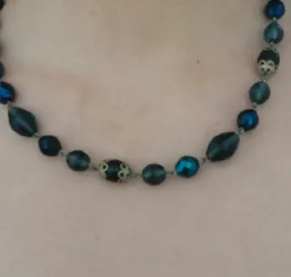 Collar de cristal tallado azul