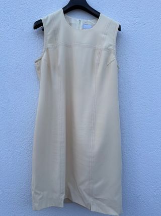 Vestido y americana beige