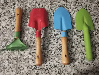 Set di 4 Utensili da Giardino per Bambini