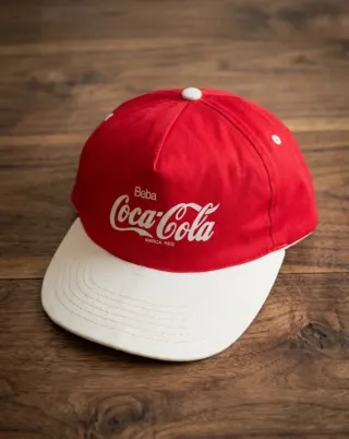 Lote de gorras publicitarias