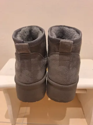 Botines grises de ante con forro interior