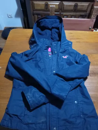 Abrigo Hollister Negro y Rosa Talla M