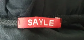 Falda larga negra con detalles de encaje