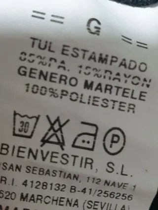 Falda larga negra con detalles de encaje