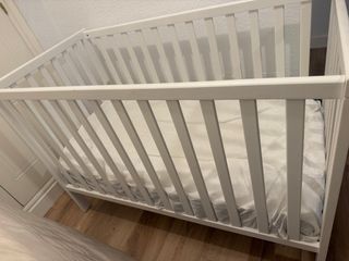 Cuna blanca para bebé