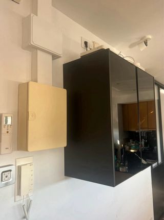 Mueble BESTÅ IKEA puertas negro/marrón