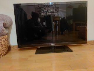 Televisor Samsung Negro y Plateado 40"
