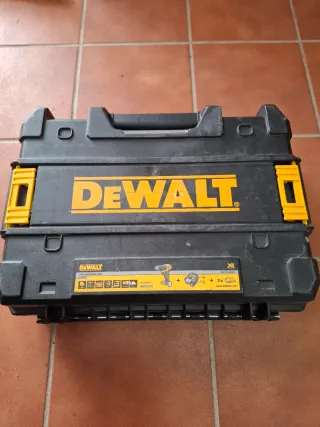 Taladro Dewalt DCD709 con 2 baterías