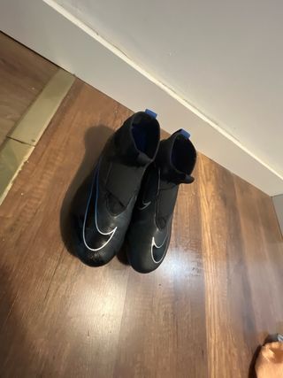 BotasNikeFutbol niño nuevas precio negociable