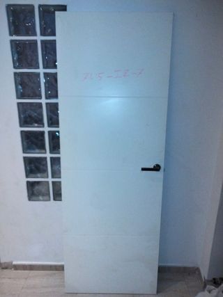 Puerta de interior blanca sin pomo