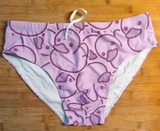 Bañador estampado patitos morado