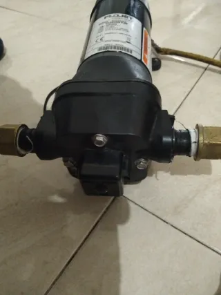 Bomba de diafragma Flojet 220V 12 litros minuto