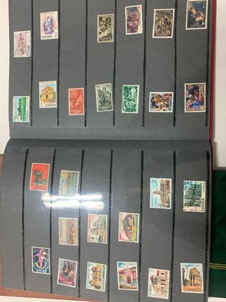 3 álbumes de sellos de España y 2 catálogos/libro