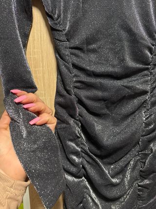 NUEVO A ESTRENAR! Vestido corto brillante gris